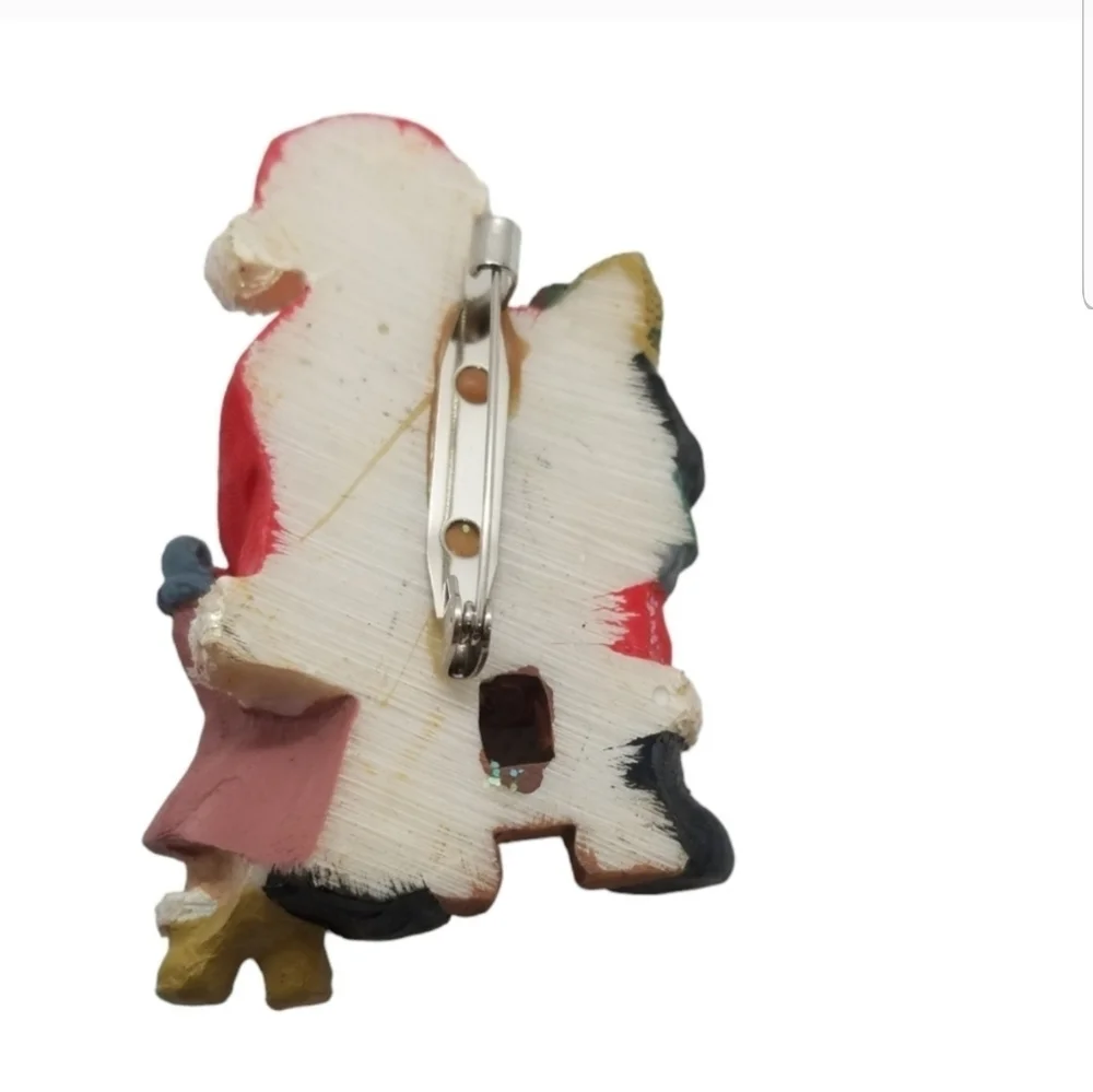 VINTAGE LARGE THREE DIMENSIONAL SANTA WITH CHILDREN CHRISTMAS BROOCH